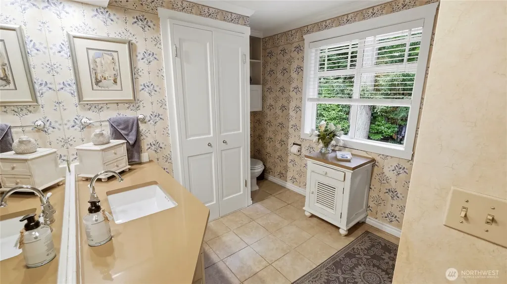 10506 Robin Hood Drive Edmonds WA 98020