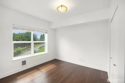 3221 SW Avalon Way Seattle WA 98126