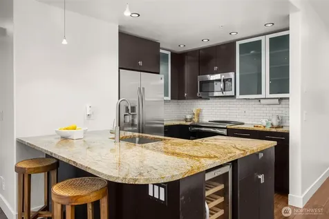 3221 SW Avalon Way Seattle WA 98126