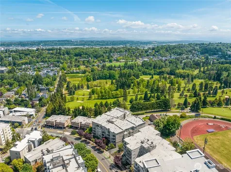 3221 SW Avalon Way Seattle WA 98126