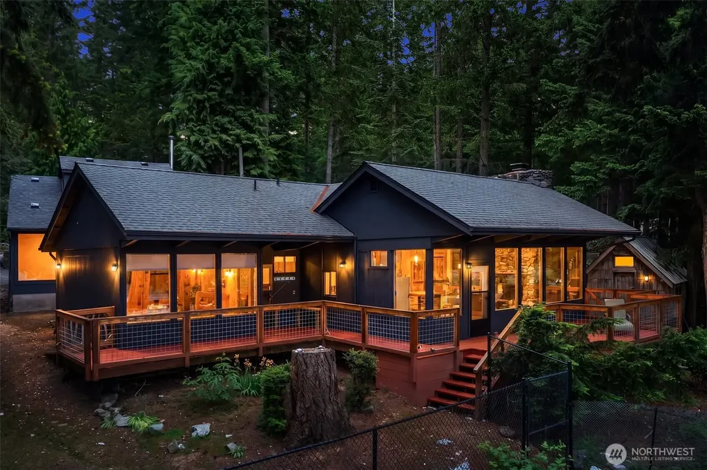 5415 Crescent Beach Road NW Vaughn WA 98394