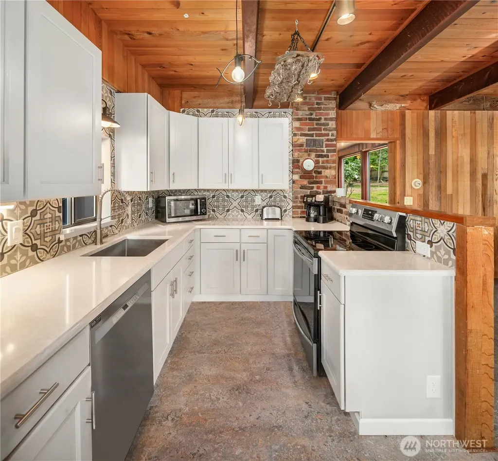 5415 Crescent Beach Road NW Vaughn WA 98394