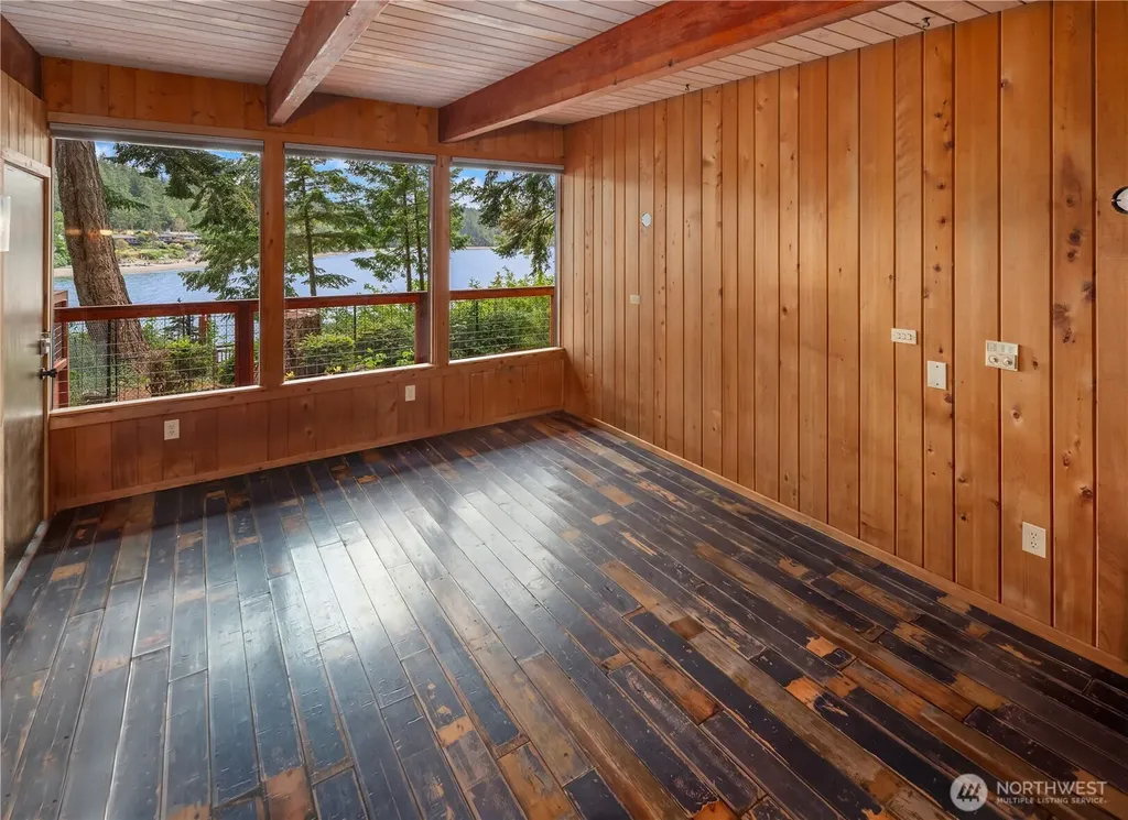 5415 Crescent Beach Road NW Vaughn WA 98394