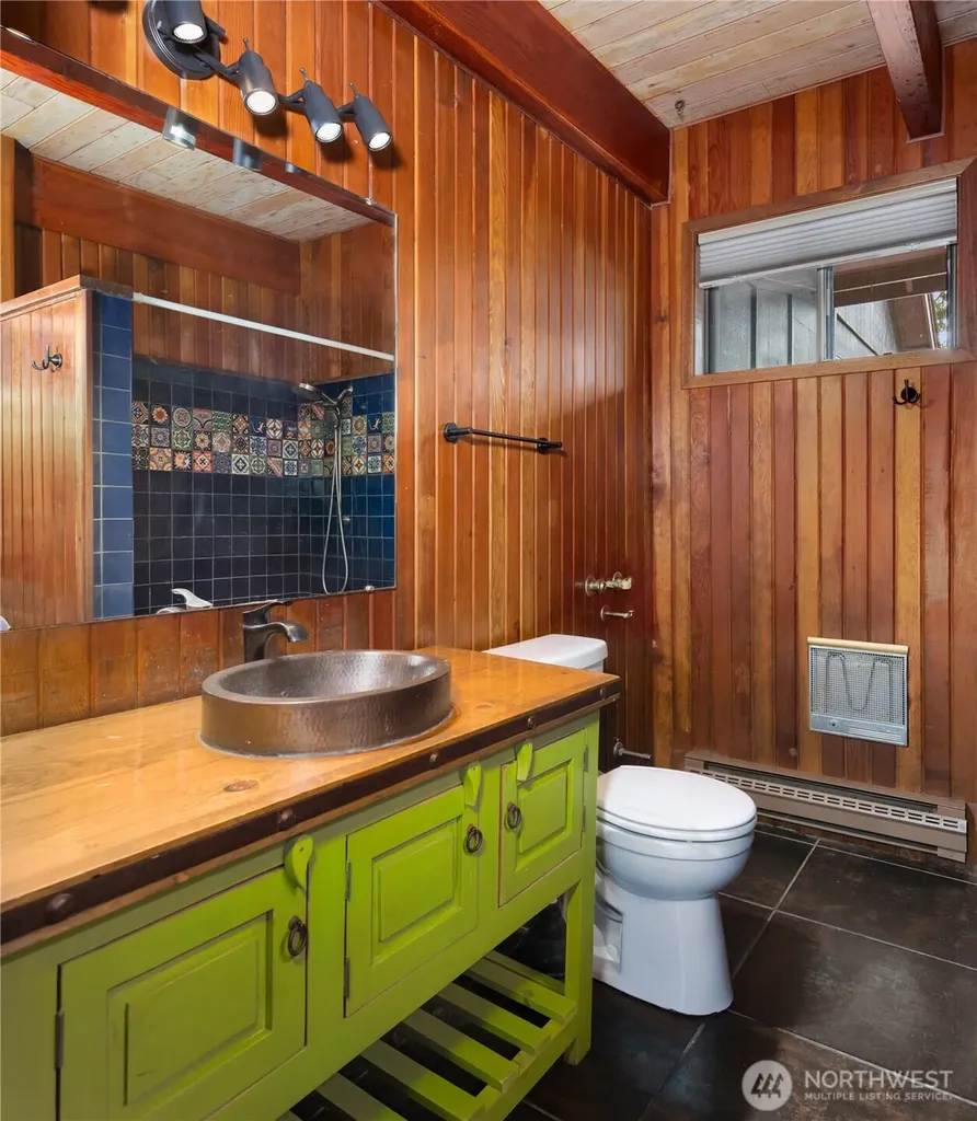 5415 Crescent Beach Road NW Vaughn WA 98394