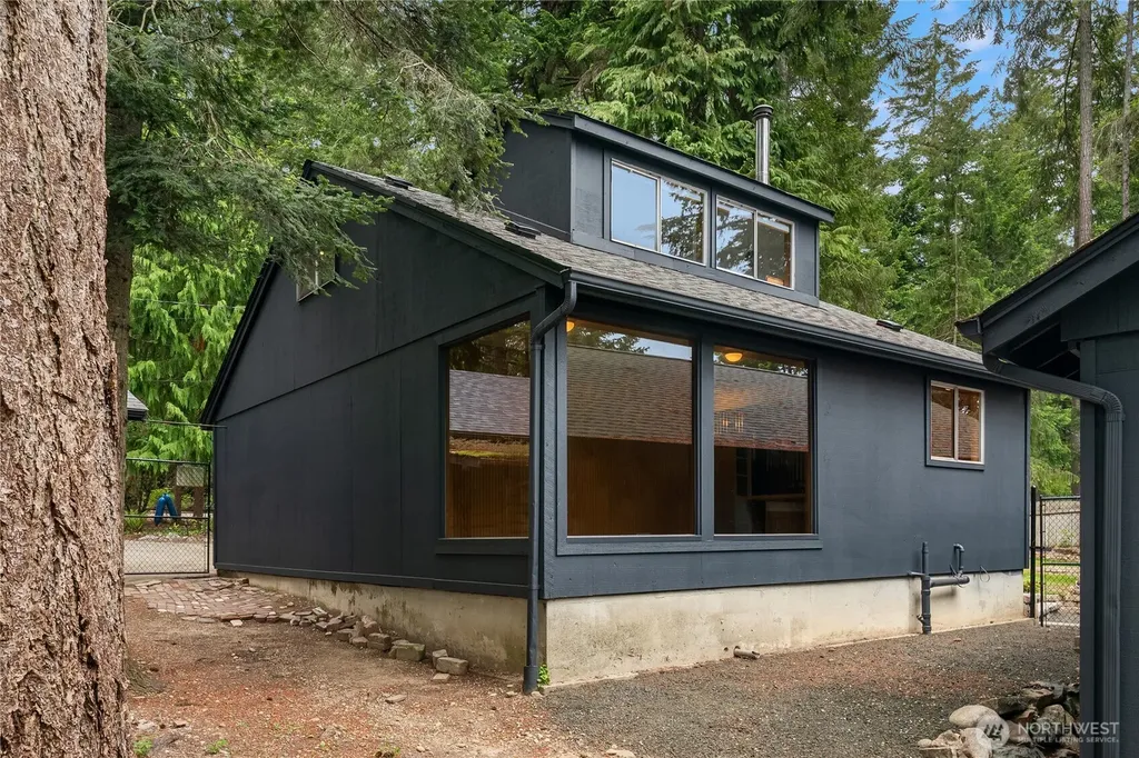 5415 Crescent Beach Road NW Vaughn WA 98394