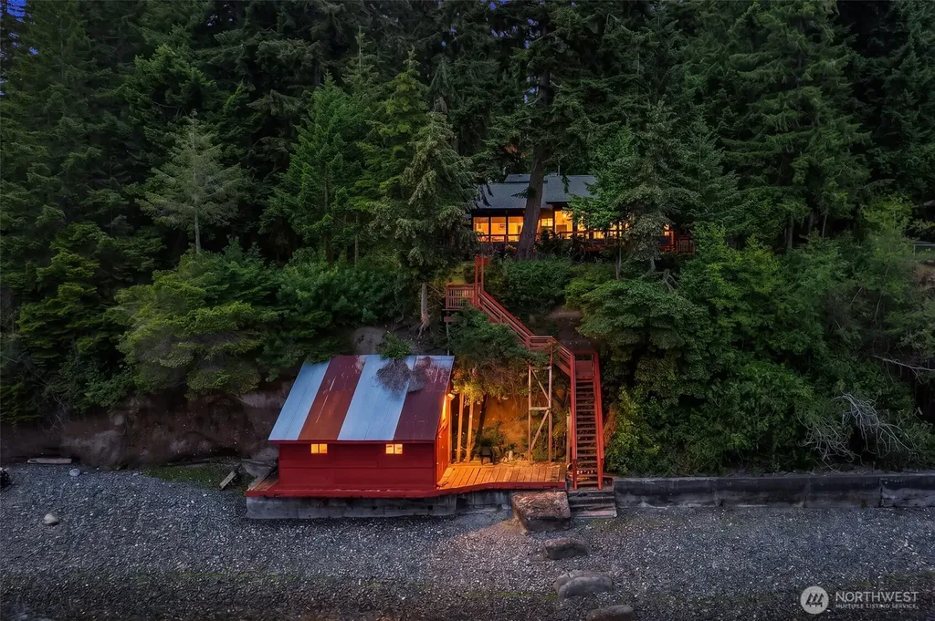 5415 Crescent Beach Road NW Vaughn WA 98394