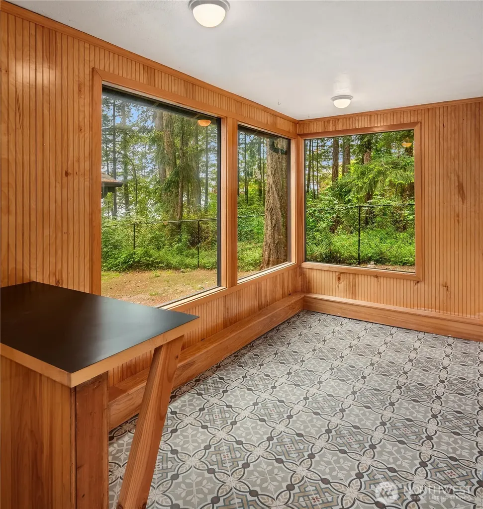 5415 Crescent Beach Road NW Vaughn WA 98394