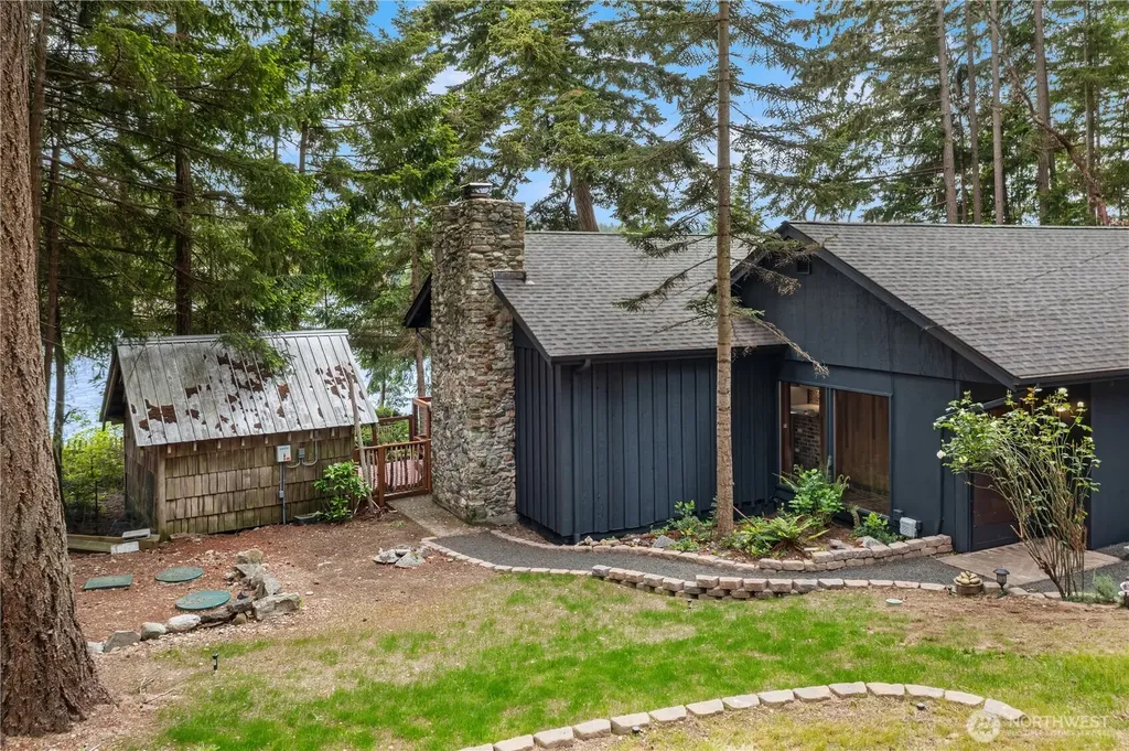 5415 Crescent Beach Road NW Vaughn WA 98394