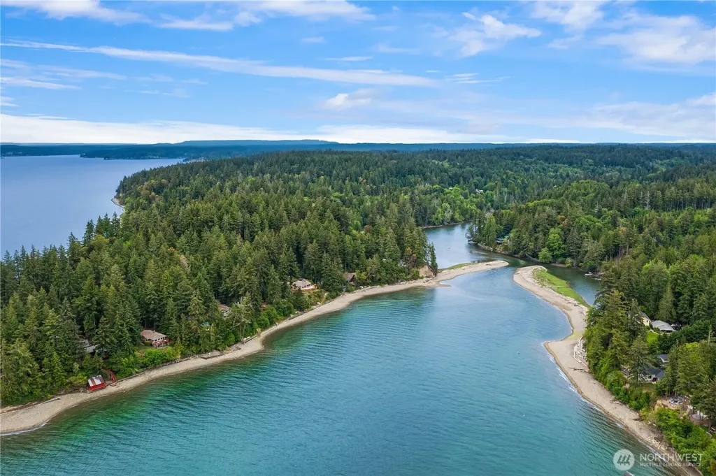 5415 Crescent Beach Road NW Vaughn WA 98394