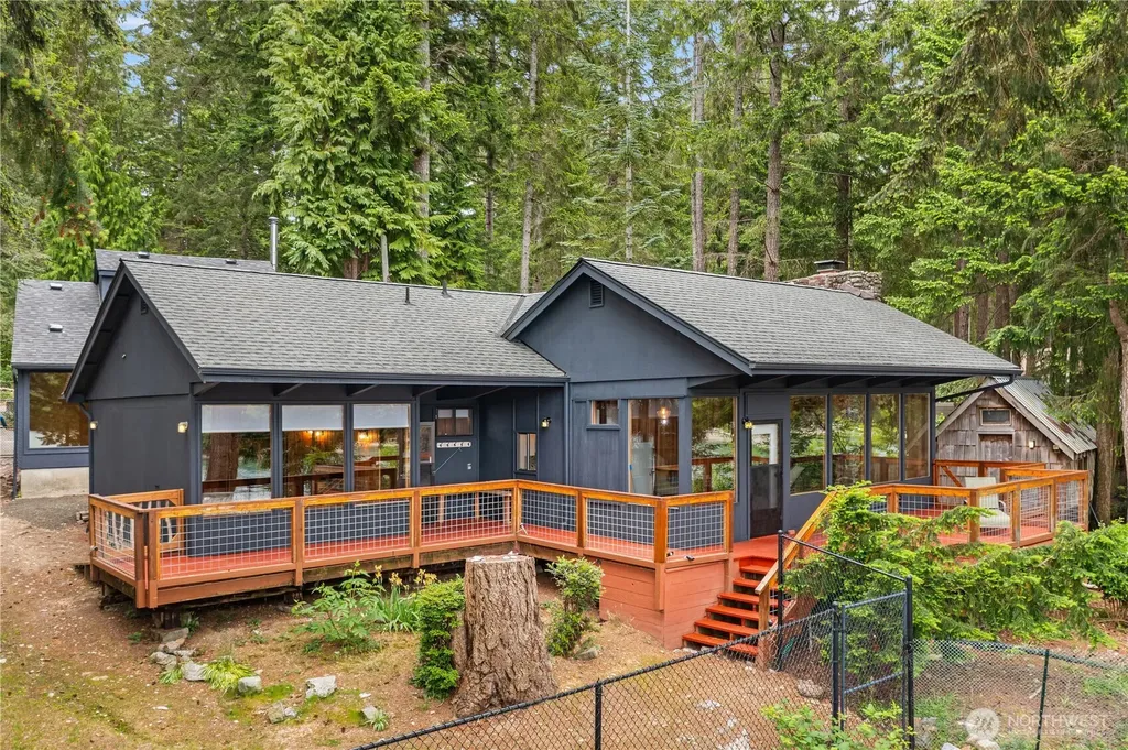 5415 Crescent Beach Road NW Vaughn WA 98394
