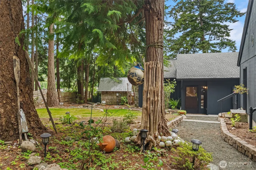 5415 Crescent Beach Road NW Vaughn WA 98394
