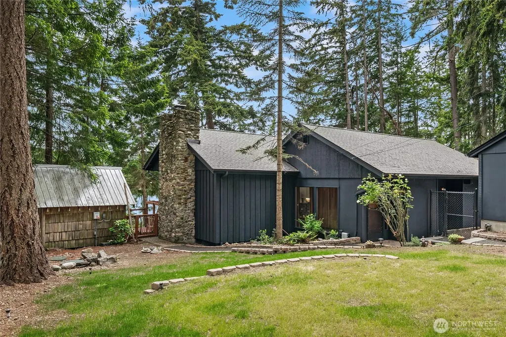 5415 Crescent Beach Road NW Vaughn WA 98394