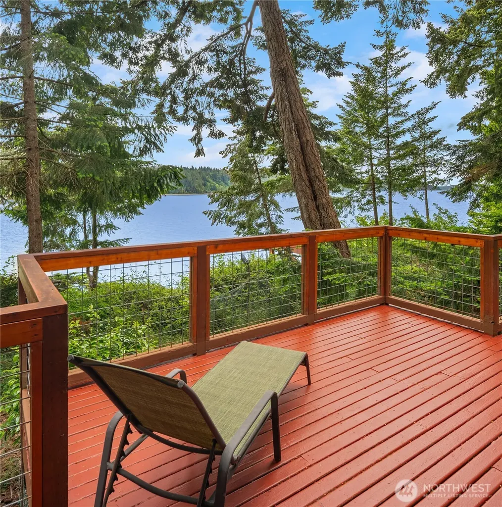 5415 Crescent Beach Road NW Vaughn WA 98394