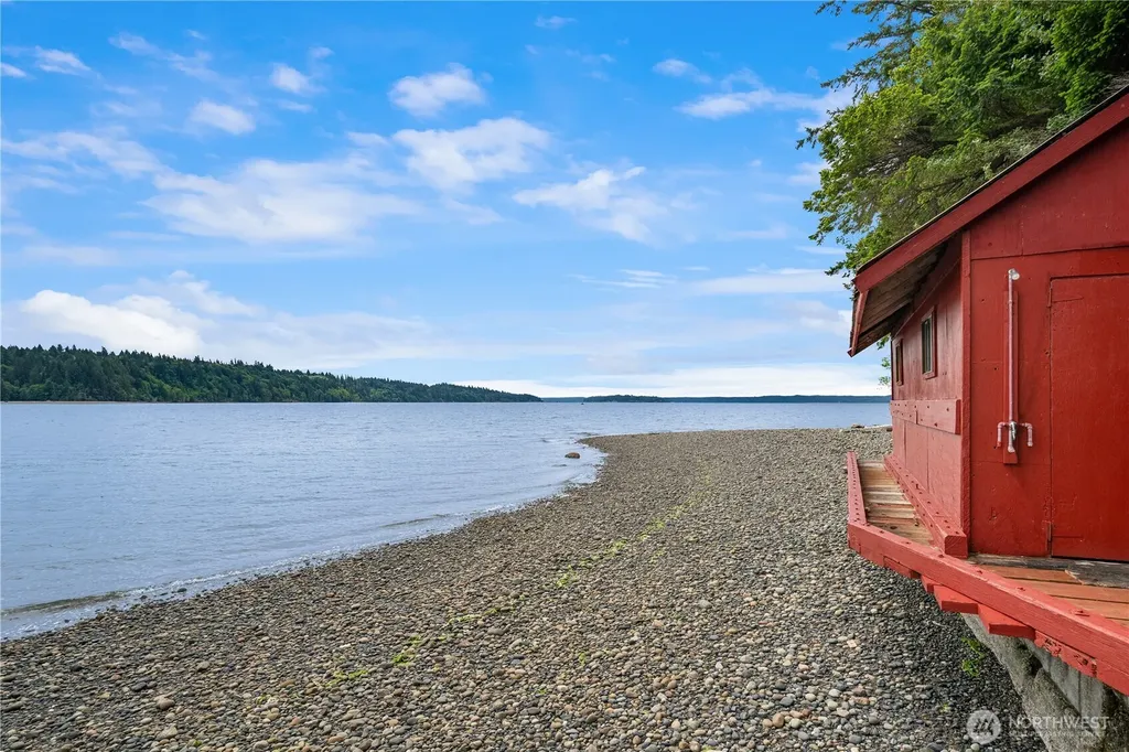 5415 Crescent Beach Road NW Vaughn WA 98394