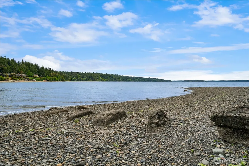 5415 Crescent Beach Road NW Vaughn WA 98394