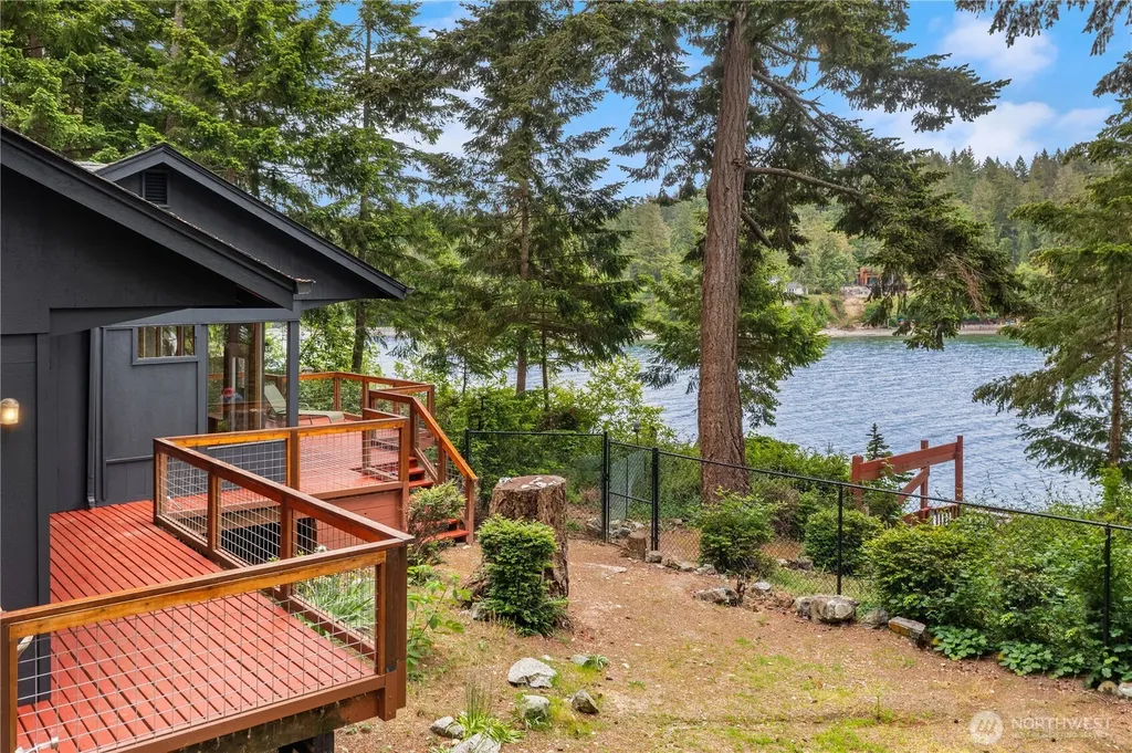 5415 Crescent Beach Road NW Vaughn WA 98394