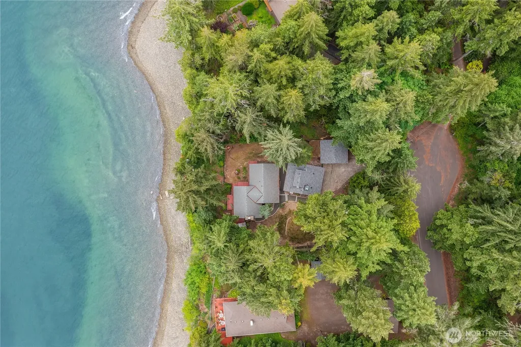 5415 Crescent Beach Road NW Vaughn WA 98394