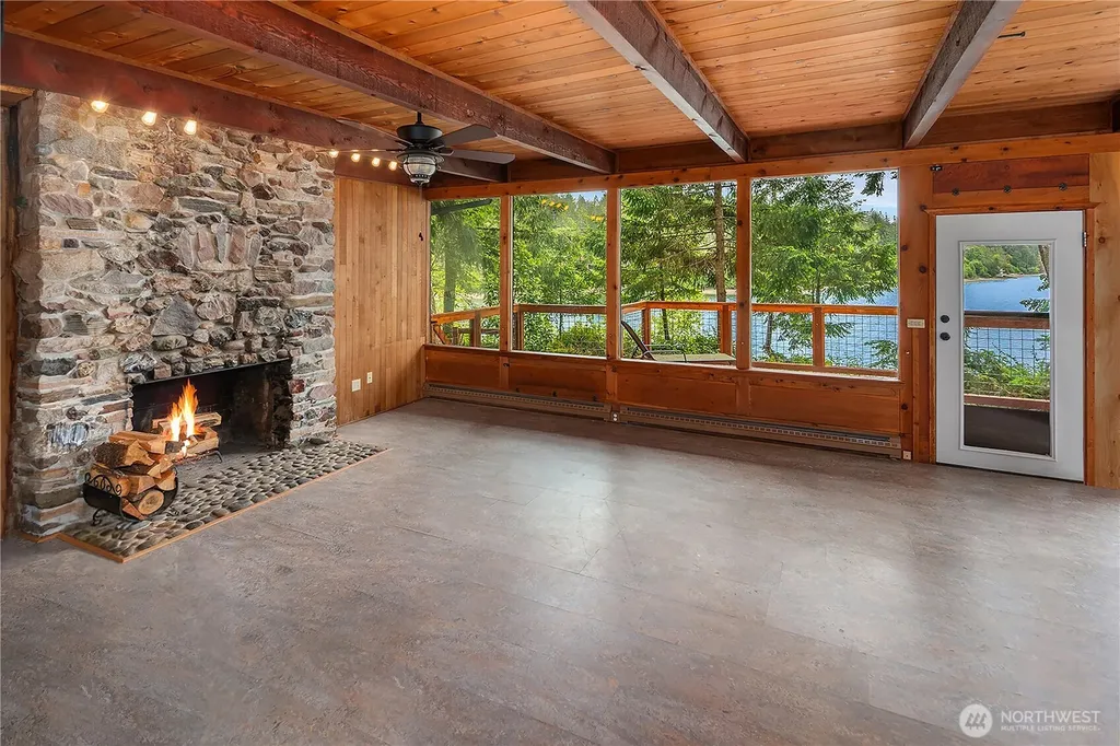 5415 Crescent Beach Road NW Vaughn WA 98394