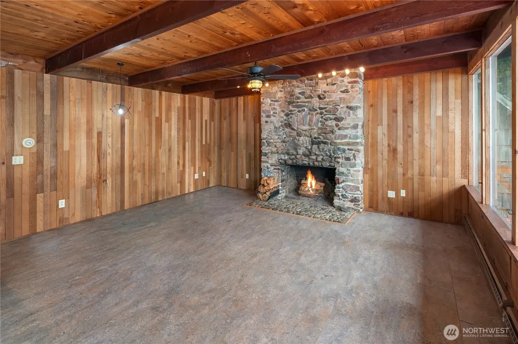 5415 Crescent Beach Road NW Vaughn WA 98394