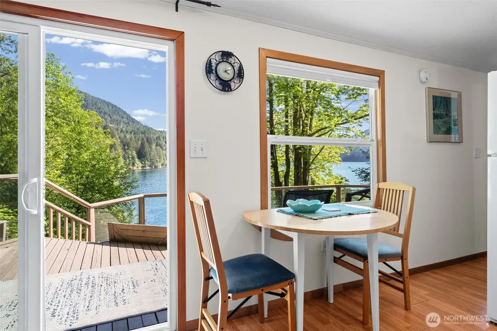 90 Lakeshore Place Hoodsport WA 98548