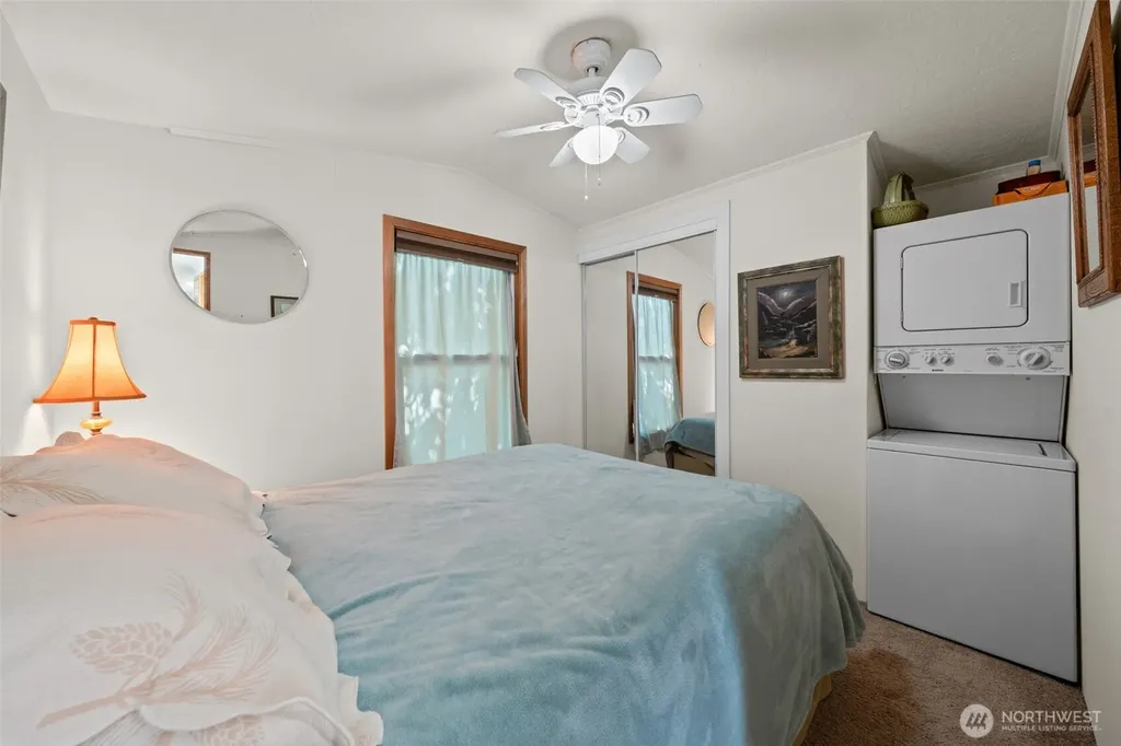 90 Lakeshore Place Hoodsport WA 98548