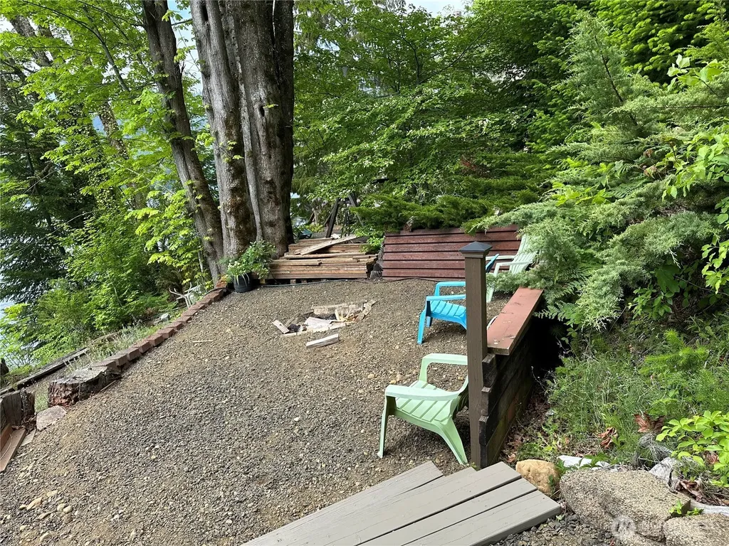 90 Lakeshore Place Hoodsport WA 98548