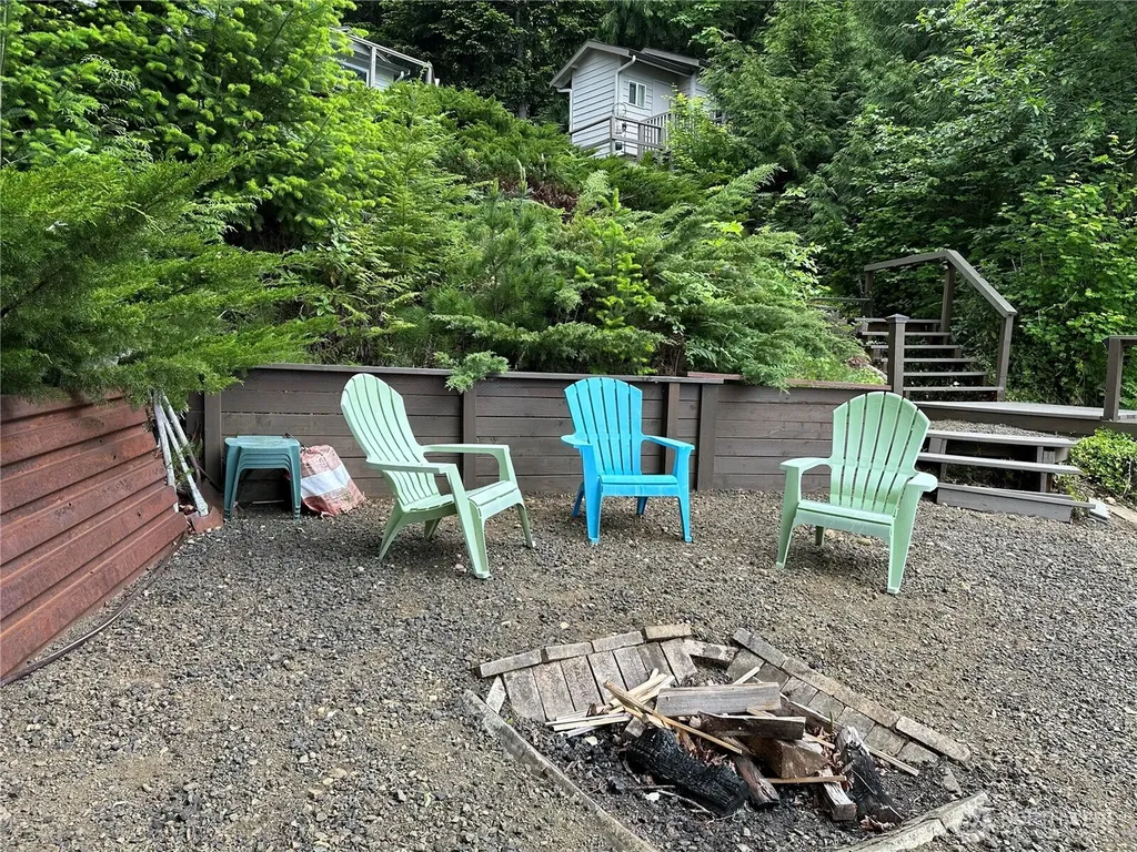 90 Lakeshore Place Hoodsport WA 98548