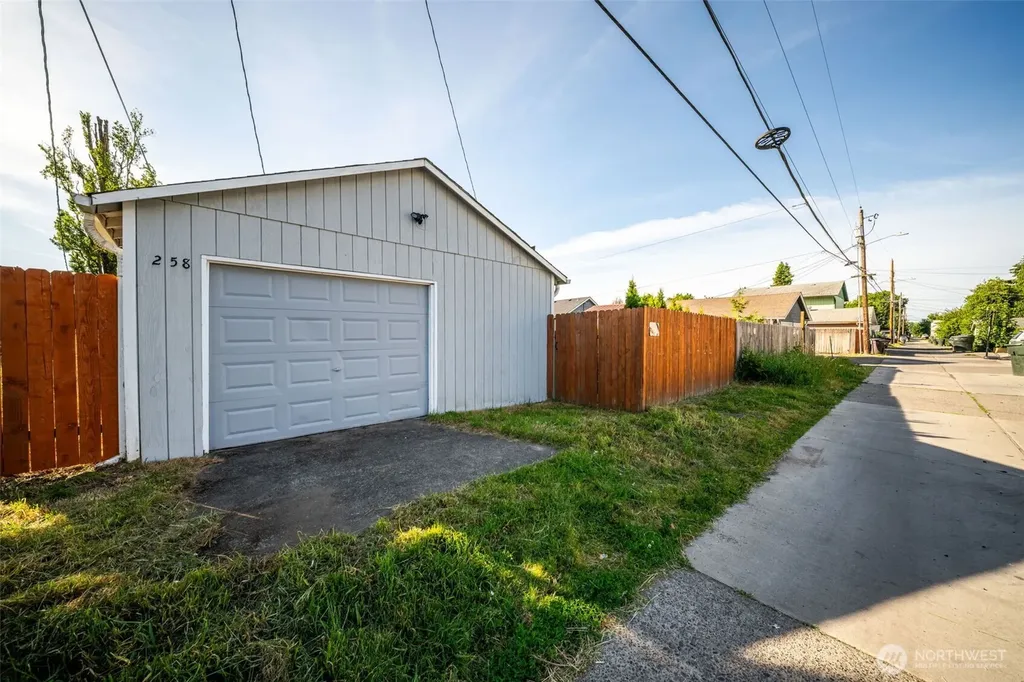 258 21st Avenue Longview WA 98632