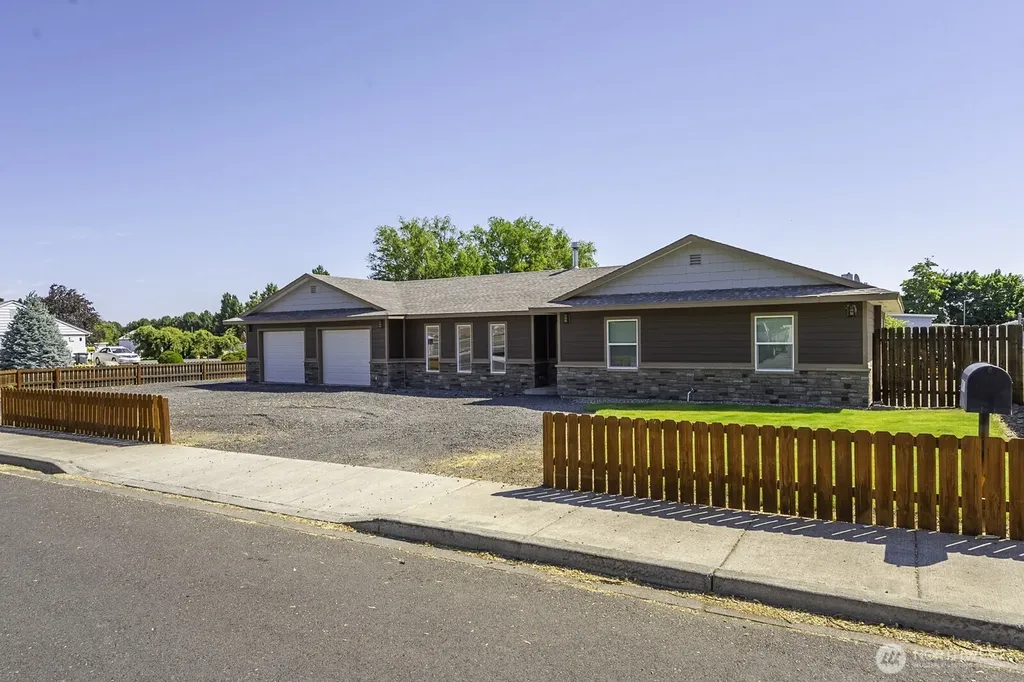 870 NW C Street Ephrata WA 98823
