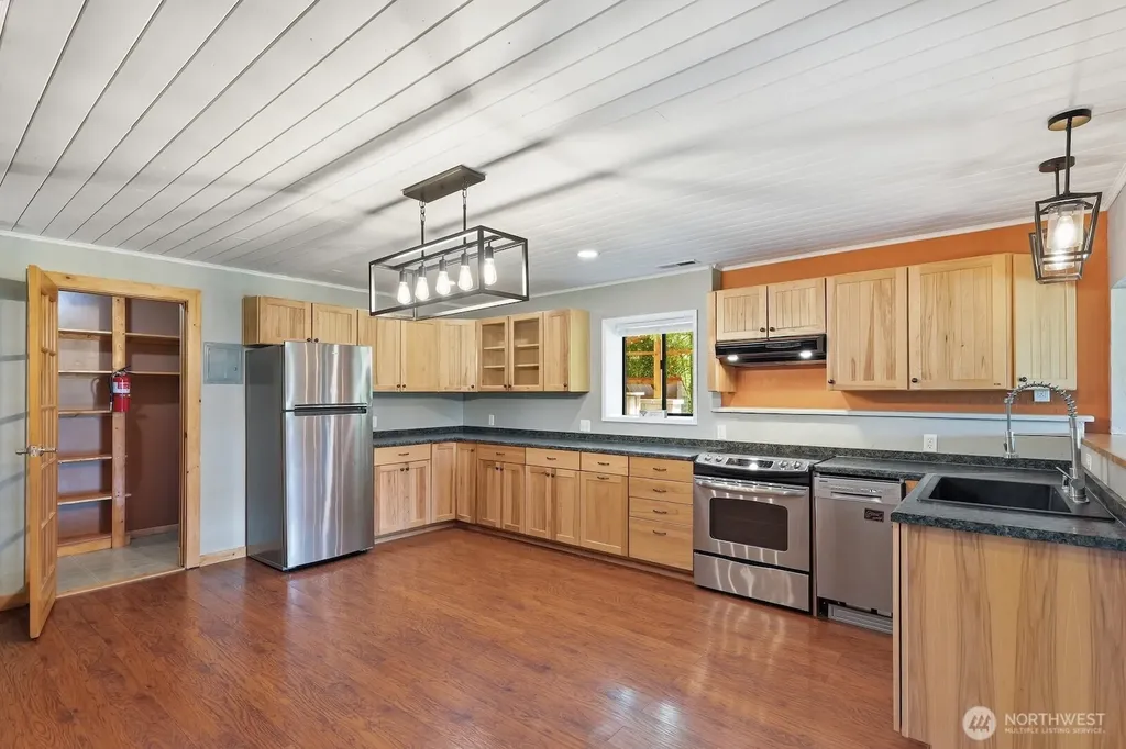 1943 W Hurley-waldrip Road Shelton WA 98584