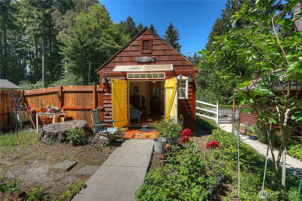 10717 Suncrest Drive Anderson Island WA 98303