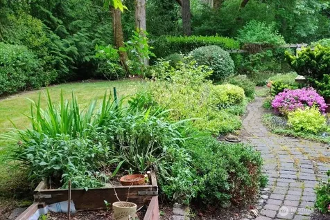 8511 Ferncliff Avenue NE Bainbridge Island WA 98110