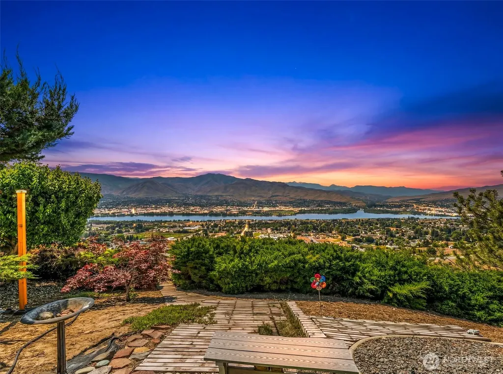2352 Monument Place East Wenatchee WA 98802