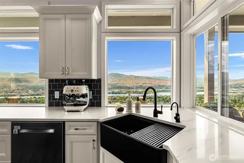 2352 Monument Place East Wenatchee WA 98802
