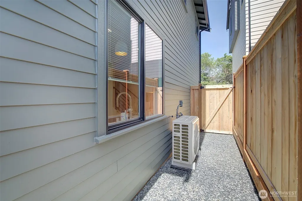 8319 25th Avenue NW Seattle WA 98117