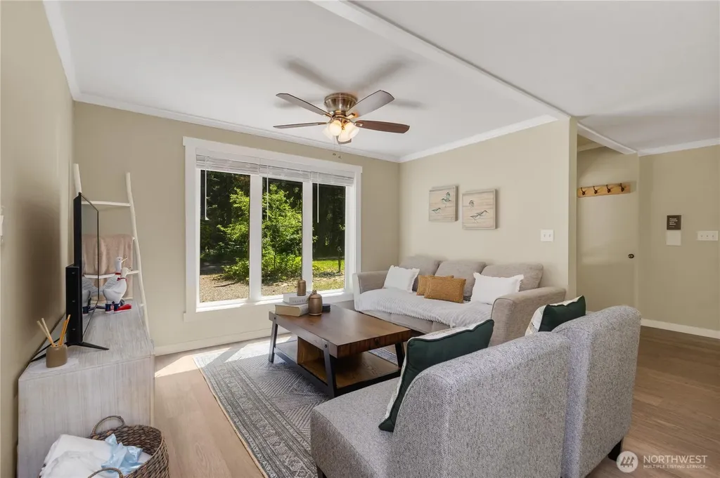 561 Sun Island Drive Easton WA 98925