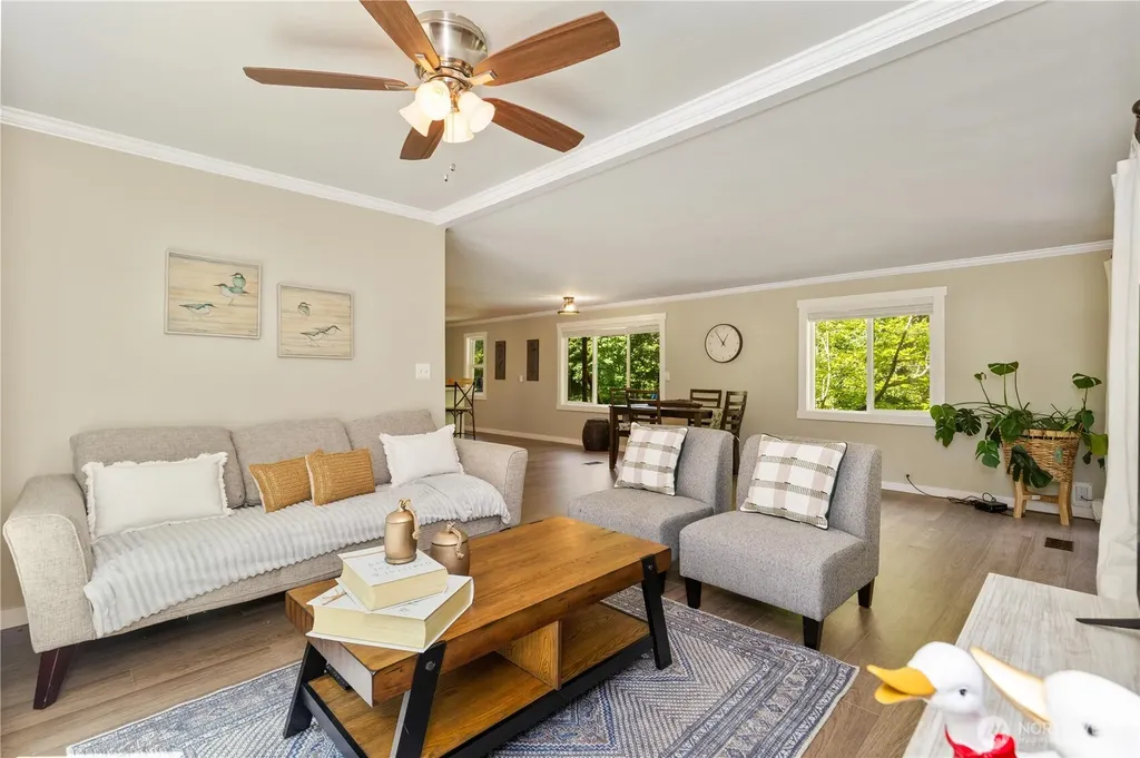 561 Sun Island Drive Easton WA 98925