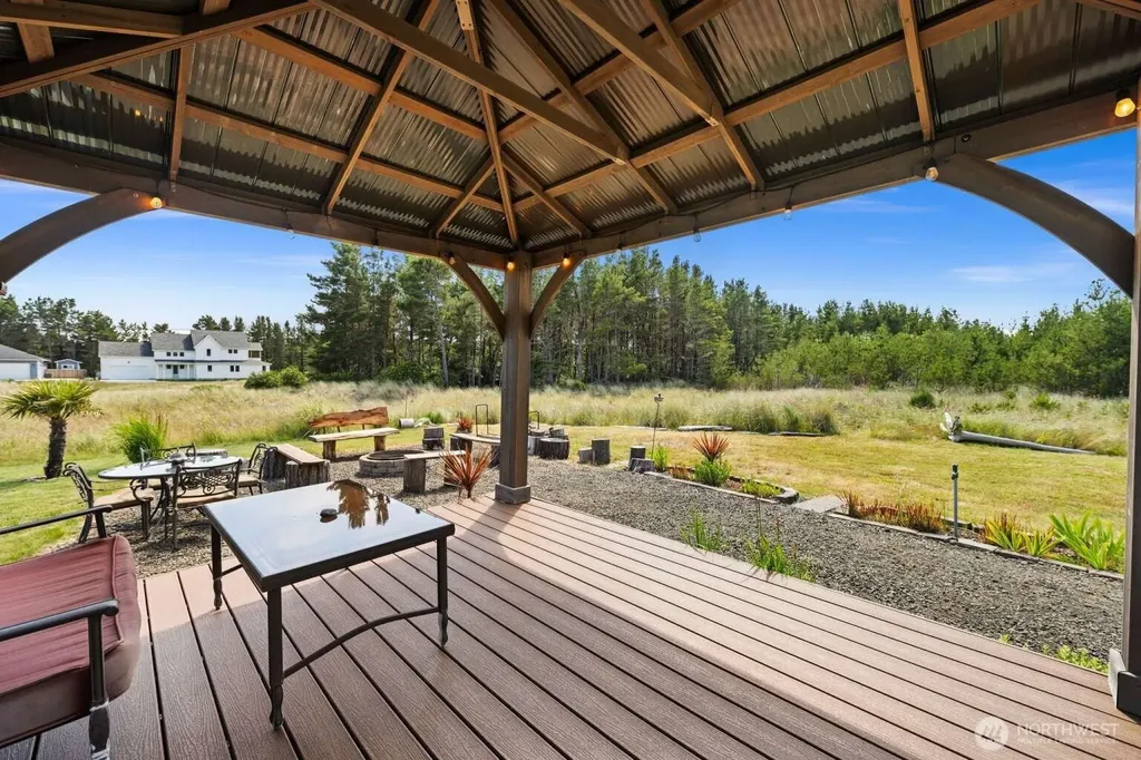 205 9th Street NW Long Beach WA 98631