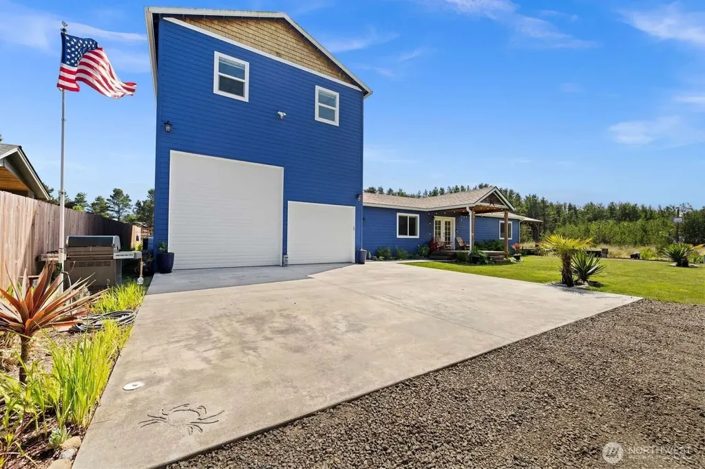 205 9th Street NW Long Beach WA 98631