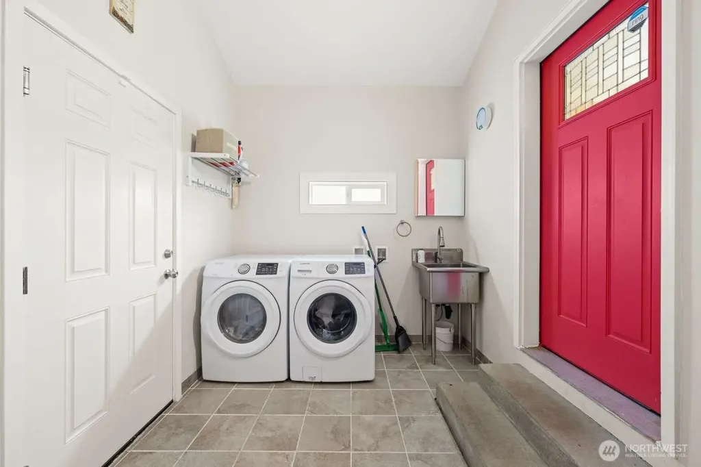 205 9th Street NW Long Beach WA 98631
