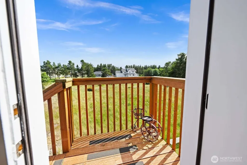 205 9th Street NW Long Beach WA 98631