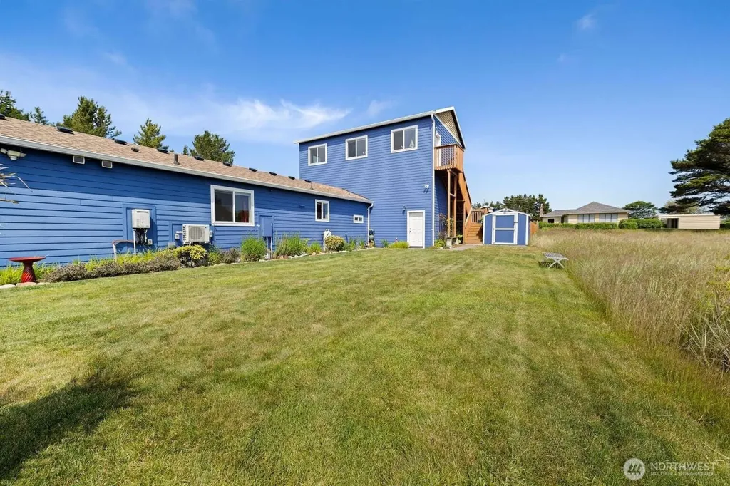 205 9th Street NW Long Beach WA 98631