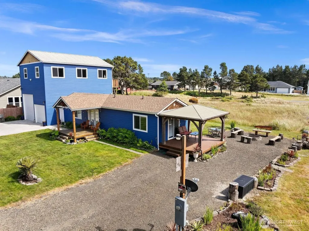 205 9th Street NW Long Beach WA 98631