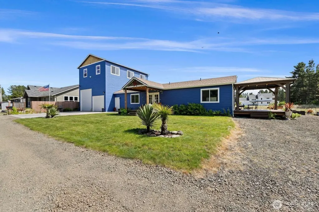 205 9th Street NW Long Beach WA 98631