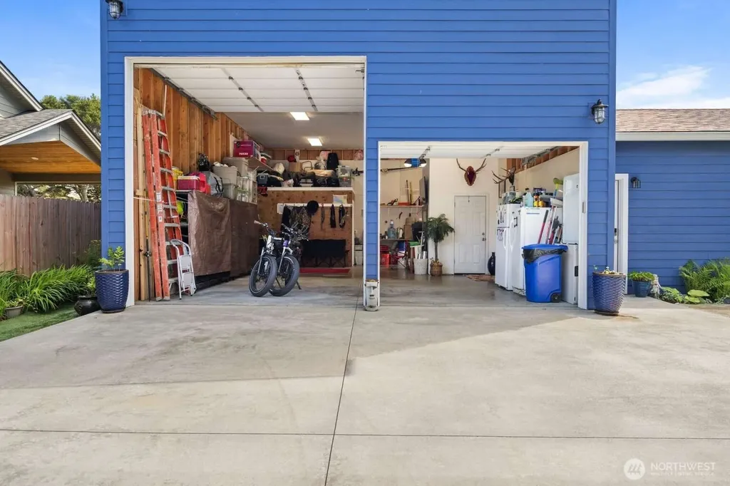 205 9th Street NW Long Beach WA 98631