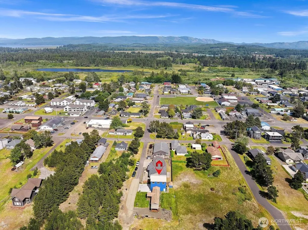 205 9th Street NW Long Beach WA 98631