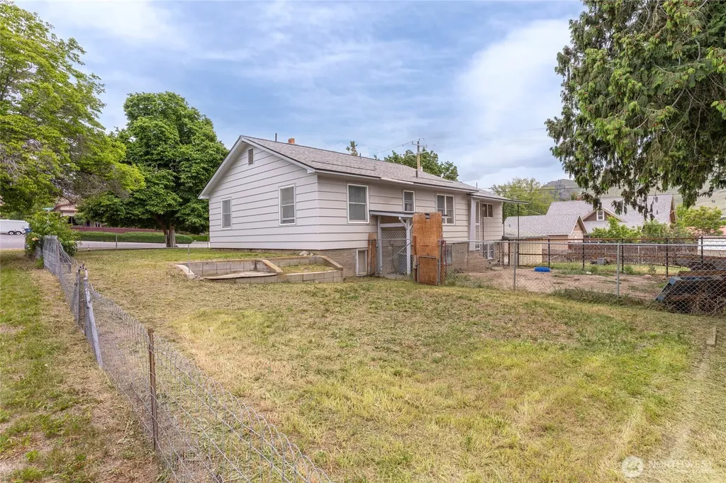 417 N Sanders Street Chelan WA 98816