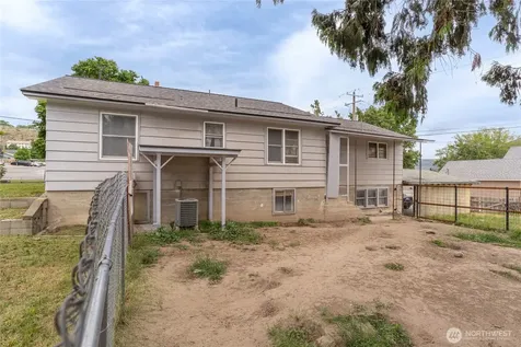 417 N Sanders Street Chelan WA 98816
