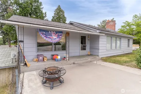 417 N Sanders Street Chelan WA 98816