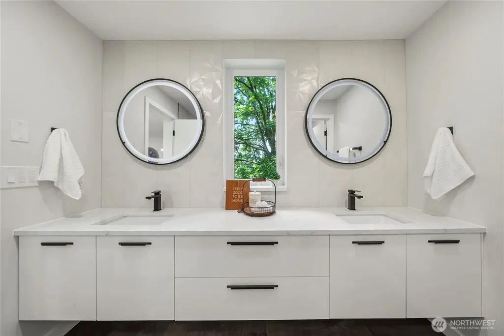 5643 16th Avenue SW Seattle WA 98106